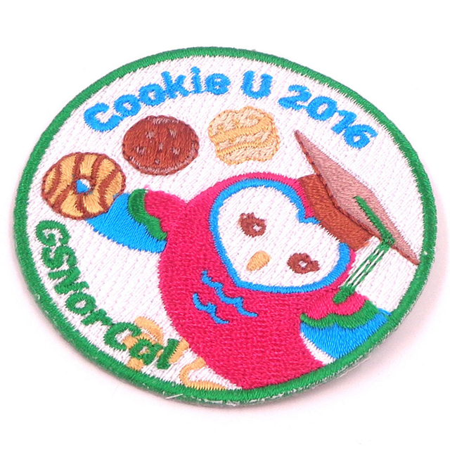 Kostenloses Design, individuell gestalteter süßer, mit Plüsch bestickter Tieraufnäher, bestickte Applikation für Kinder