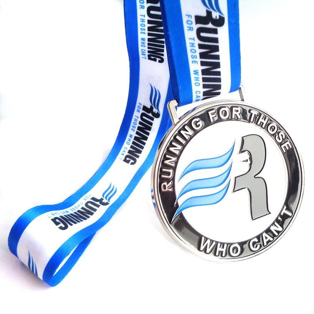 China Factory Red Lanyard Plattiert Metall Prägung Stern Blumen Medaille Abzeichen 2023 Medaille