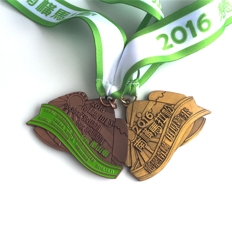 Kundenspezifische Gold-Marathon-Auszeichnungsmedaille, Zinklegierung, antike Medaille, Sport-Lauf-Souvenir-Medaille
