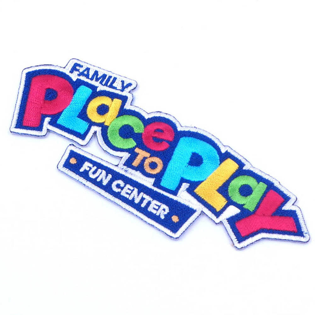 OEM-Fertigung kundenspezifischer Chenille-Buchstaben-Aufnäher zum Aufbügeln