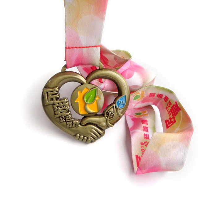 Benutzerdefinierter Metall-Blumen-Ohrring, Bester Freund-Schlüssel, Medaillenrahmen, sechseckiger Stern für Kampfsport, große Platte, Schweizer Medaille