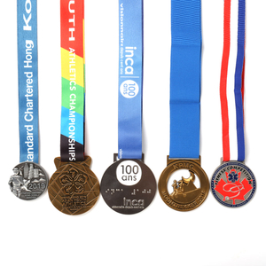 OEM-Fertigung kundenspezifische Fußball-Gold-3D-Logo-Medaille 5K-Rennen Laufen Metall kundenspezifische Fußball-Sportauszeichnung Passen Sie Medaillen mit Band an