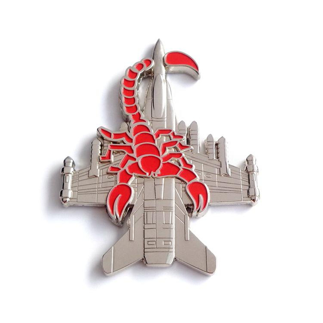 OEM-Fertigung kundenspezifische harte Emaille-Anstecknadeln aus Metall, weiche Anstecknadel mit Pilotenflügeln