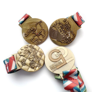 Werbegünstige, individuelle, farbenfrohe Karnevalsmedaille mit Band, individuell plattierte 3D-Doppellogo-Fußball-Award-Medaille mit Band La