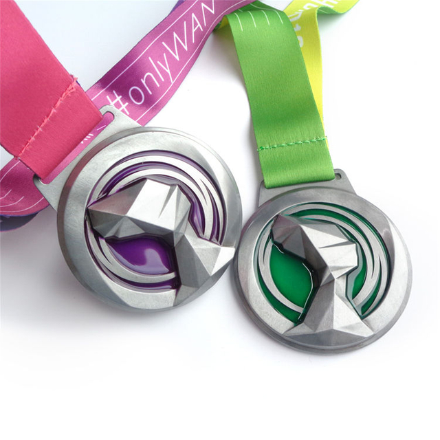 OEM-Fertigung kundenspezifische 3D-Logo-Metallmessing-Zinklegierung kundenspezifische Sportmedaille für Fußballanpassung