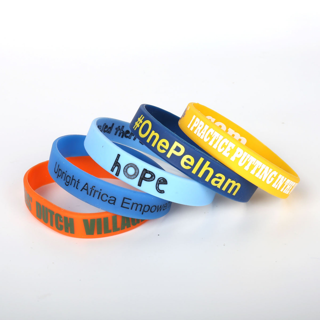 Hochwertiges, modisches Festival-Glückskreuz-Silikon-Armband