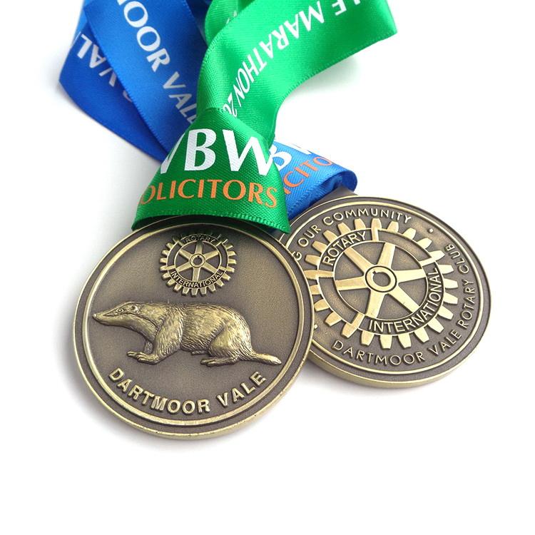Fabrik-Direktverkauf Metall-Souvenir-Schuladler-Logo-Emblem oder Schild-Medaille mit Bandschnur