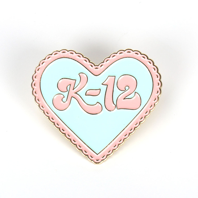 OEM-Fertigung kundenspezifische harte Emaille-Pins aus Metall, weiche Revers-Emaille-Pin