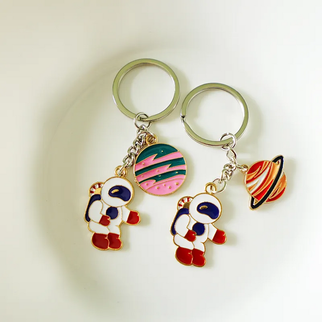 Großhandel mit individuellem Logo-Email-Schlüsselanhänger, Metall-Schlüsselanhänger, niedlicher Astronauten-Schlüsselanhänger