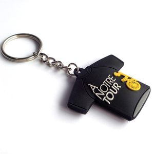 2023 Großhandel Gummi-Schlüsselanhänger Club Soccer Custom 3D-Weich-PVC-Schlüsselanhänger T-Shirt-Stoff-Schlüsselanhänger