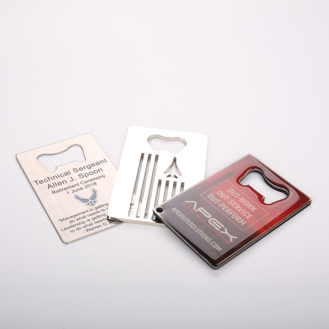 Fabrikgroßhandel kundenspezifischer multifunktionaler kreativer Zinklegierungs-Metallkarten-Bierflaschenöffner